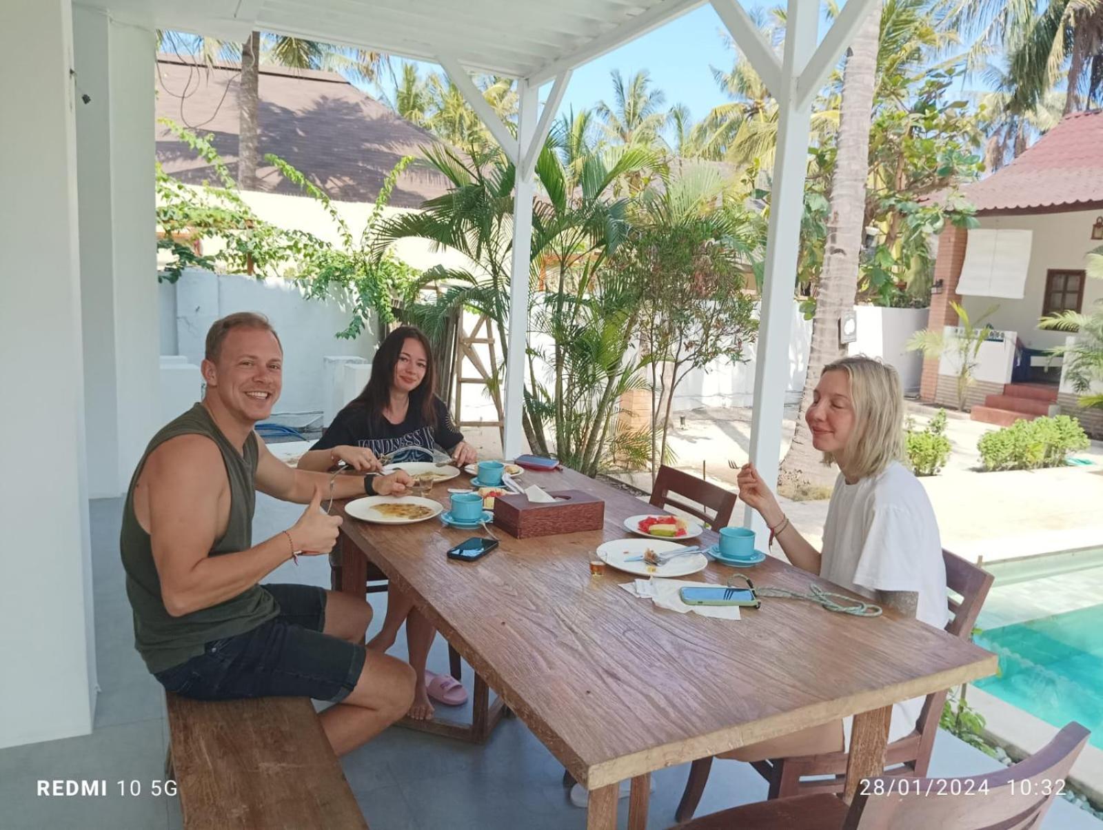 White Coconut Resort Gili Trawangan Buitenkant foto