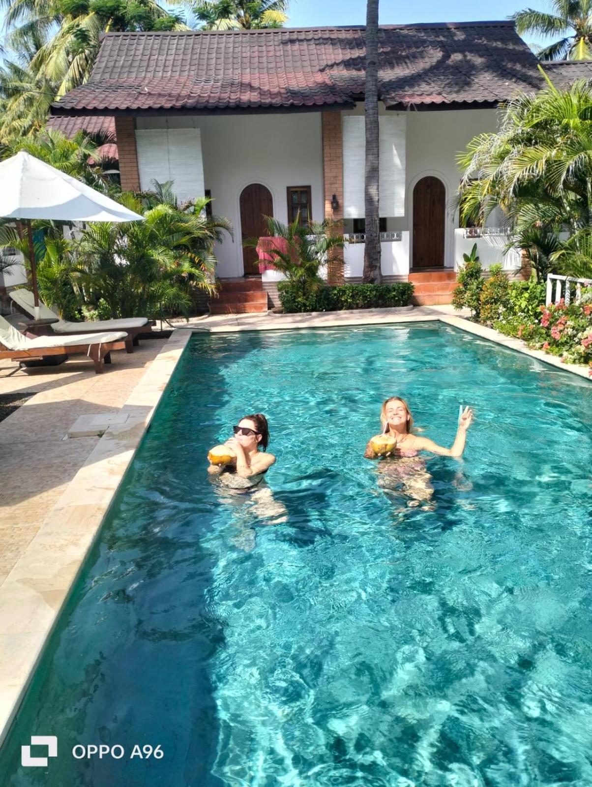 White Coconut Resort Gili Trawangan Buitenkant foto